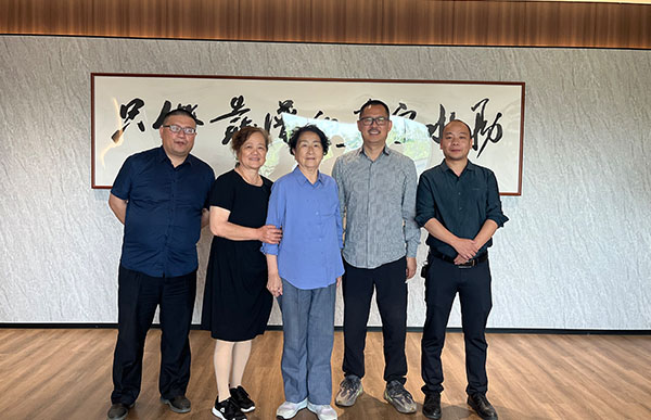 中國輕工協(xié)會環(huán)境保護(hù)科學(xué)學(xué)會副理事長（研究員）唐經(jīng)美和杭州水處理中心總工周利英等1.jpg
