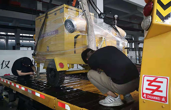 馳援鄭州移動(dòng)排澇泵車.jpg 馳援鄭州移動(dòng)排澇泵車.jpg